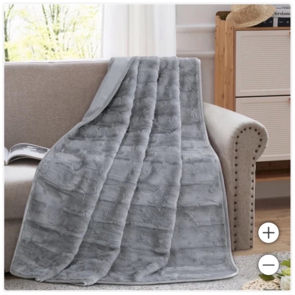 NWT Brentwood Originals Oversized Waterproof Pet Blanket & Furniture Protector